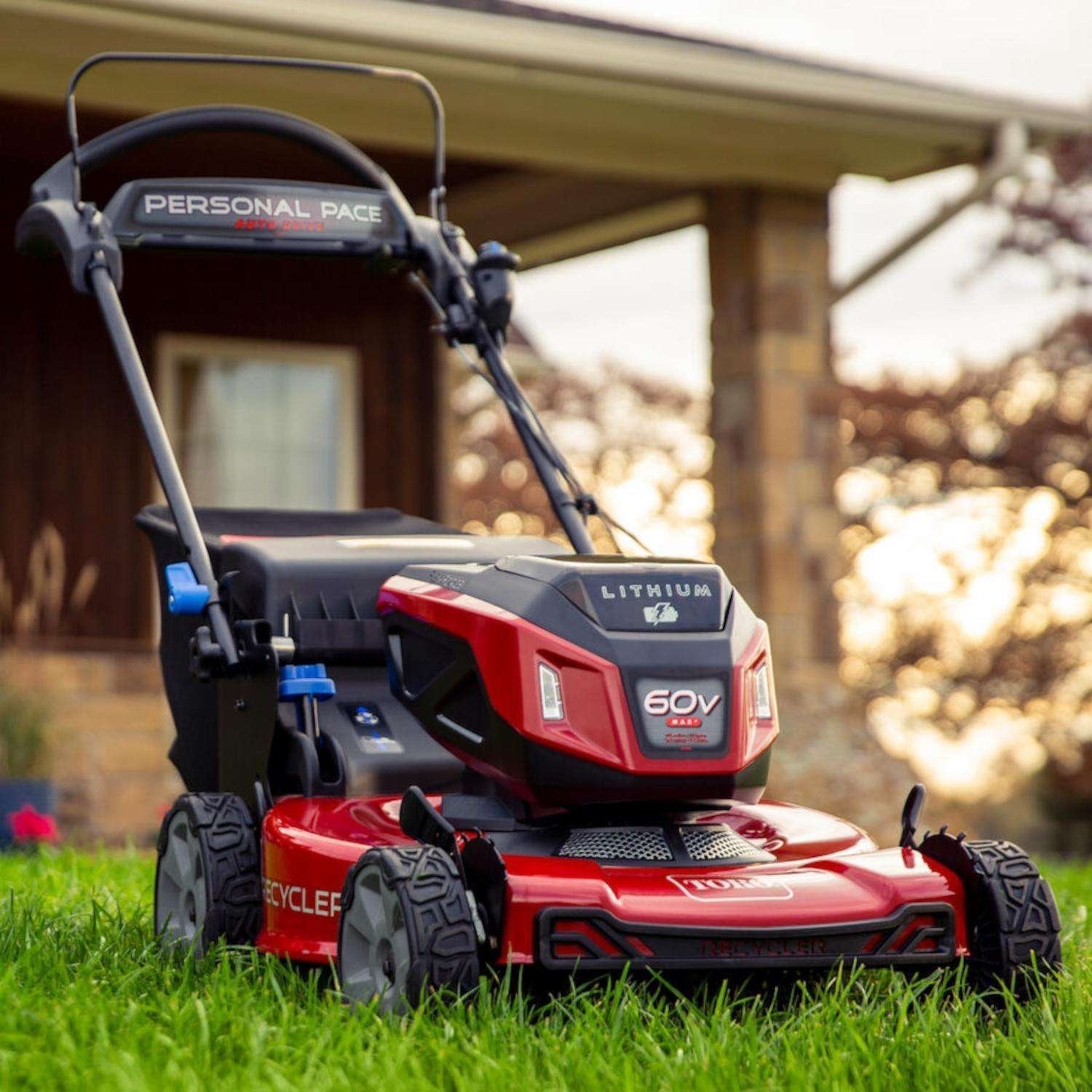 Toro 60V Max 22 in. Recycler Personal Pace Mower - Image 2