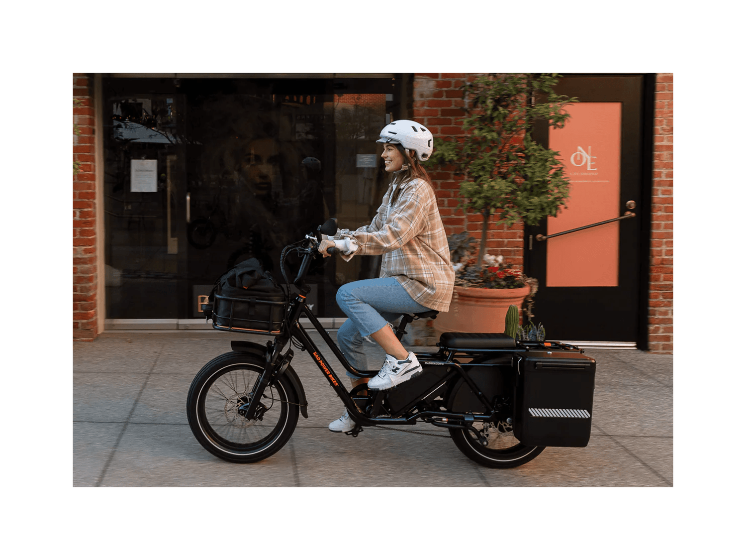 Rad Power Bikes RadWagon 5 Electric Cargo Bike - Image 7
